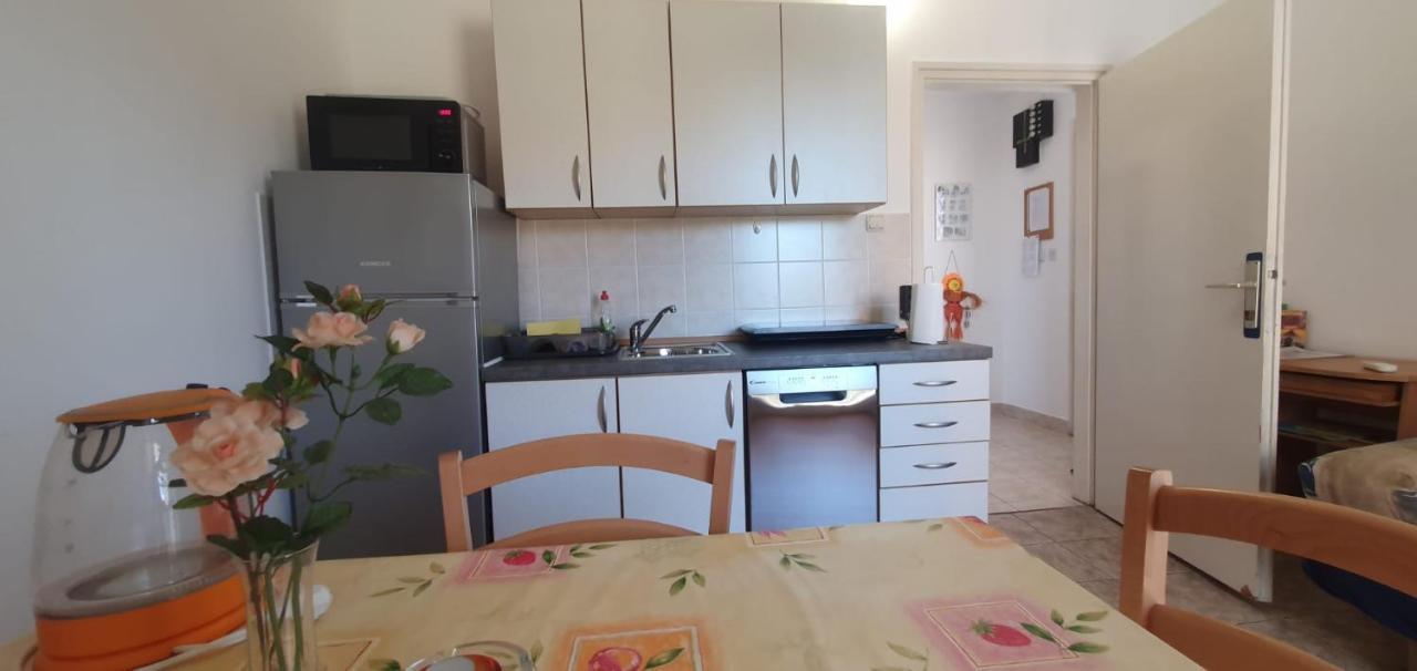 Apartmani Sonia Njivice Exterior foto